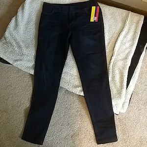 Eleastic waist skinny jean. 1x size